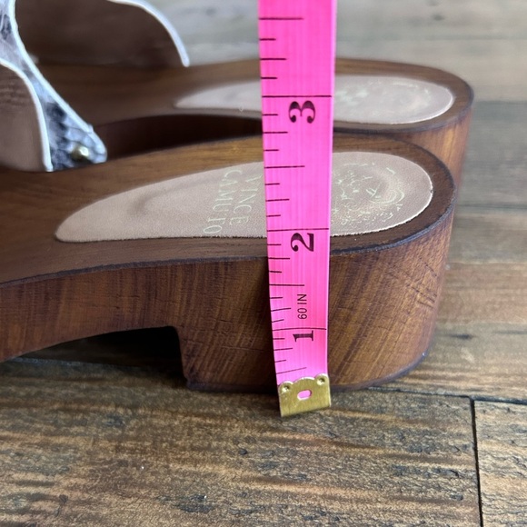 VINCE CAMUTO Wood platform neutral snakeskin slide sandals with gold-tone studs - Picture 9 of 12